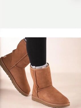 Ugg Australia Classic Style Short Boots Size 5
